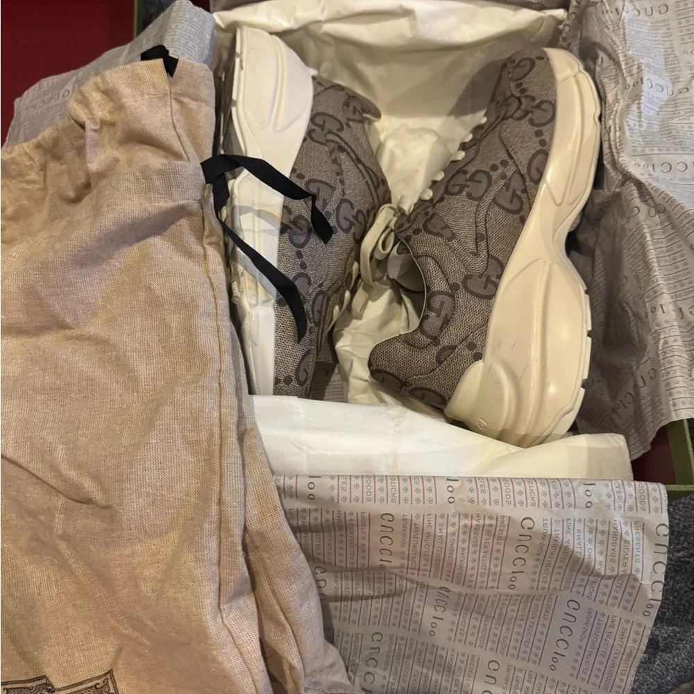 Gucci Men's Beige and Off-White Logo Sneakers - Picture 1 of 7
